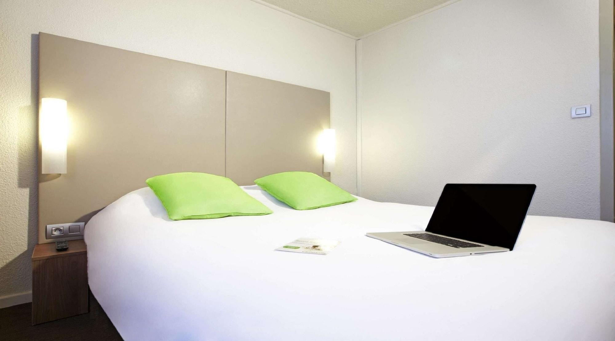 The Originals City Hotel La Verriere-Yvelines Exterior photo