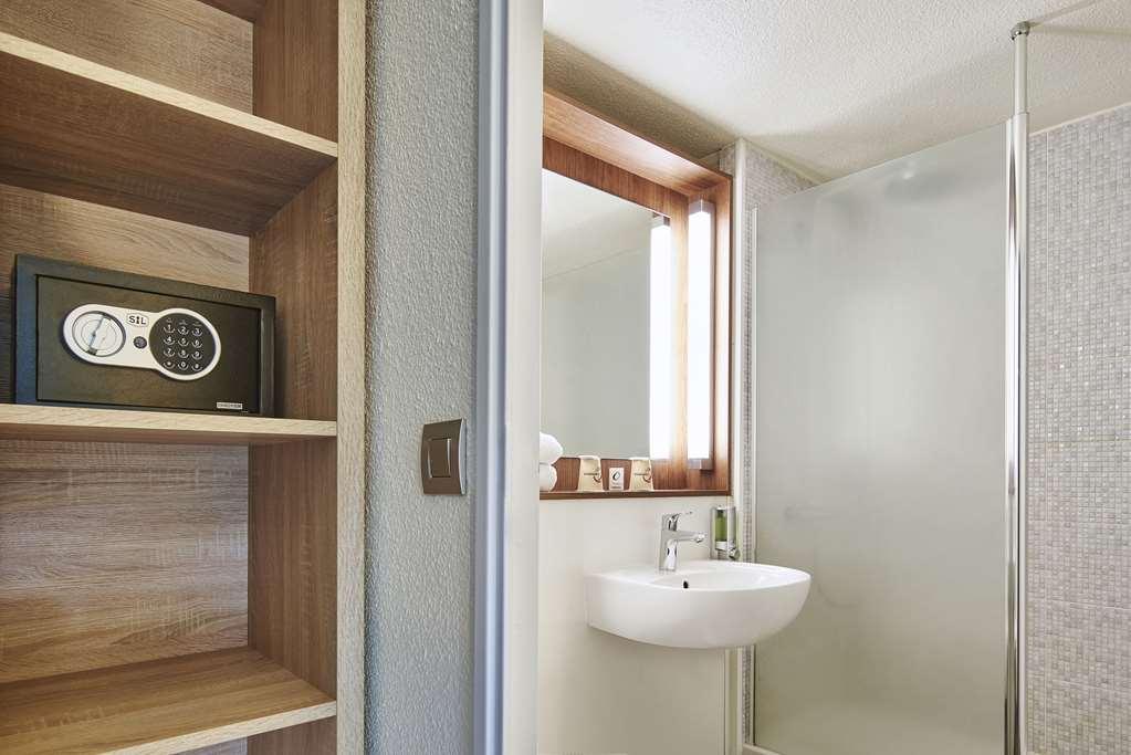 The Originals City Hotel La Verriere-Yvelines Room photo