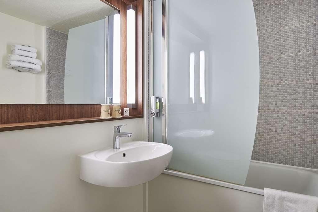 The Originals City Hotel La Verriere-Yvelines Room photo