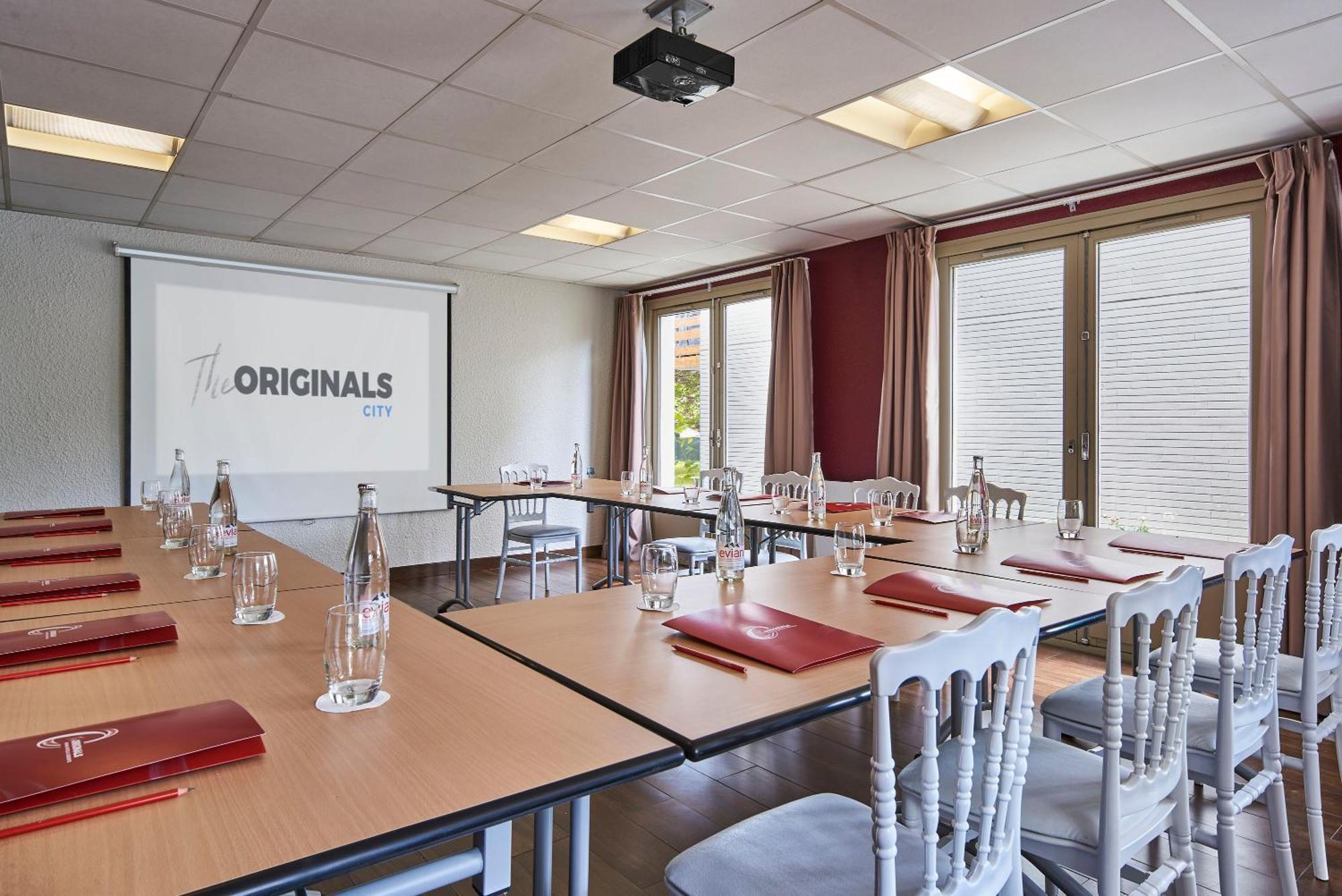 The Originals City Hotel La Verriere-Yvelines Exterior photo