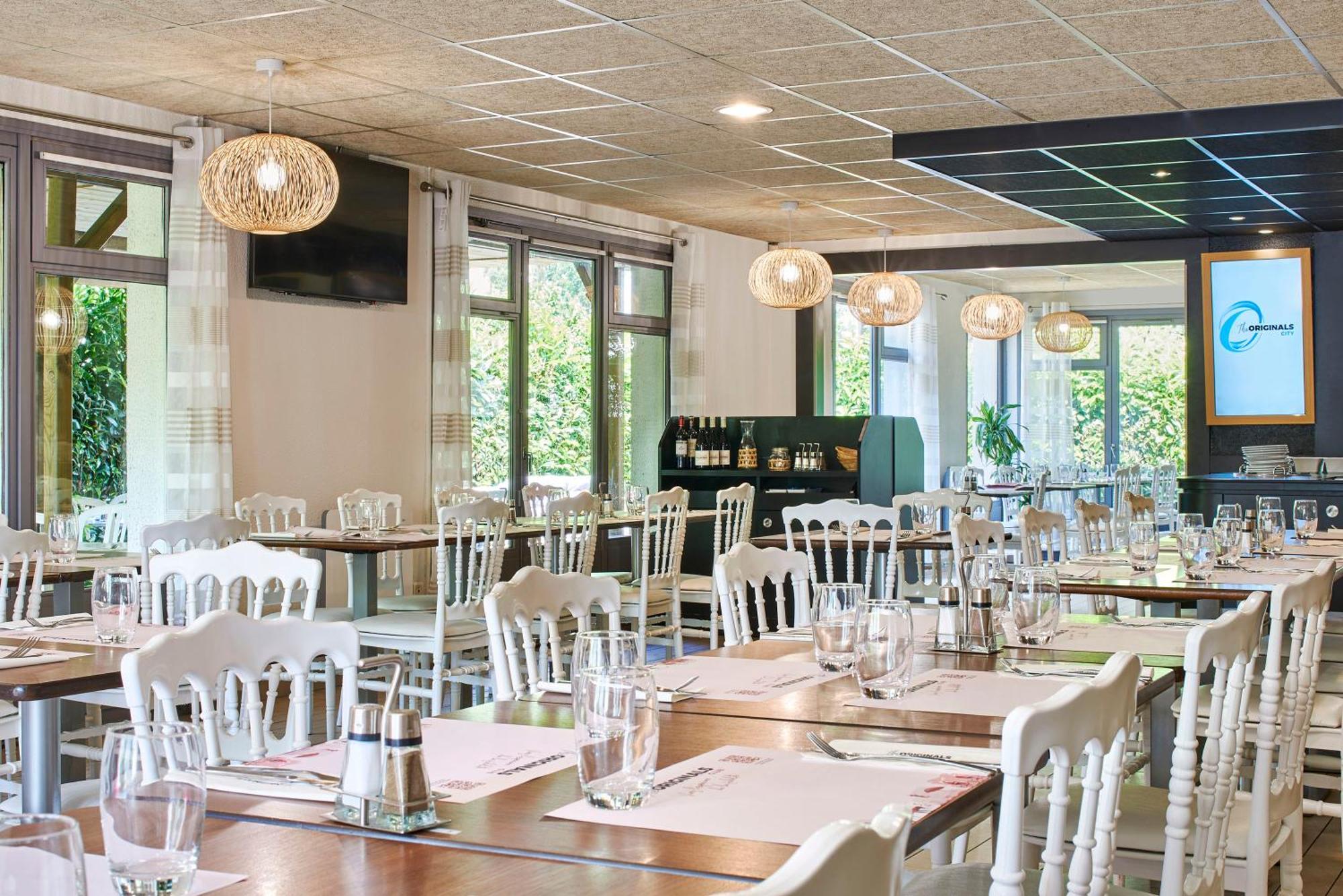 The Originals City Hotel La Verriere-Yvelines Exterior photo
